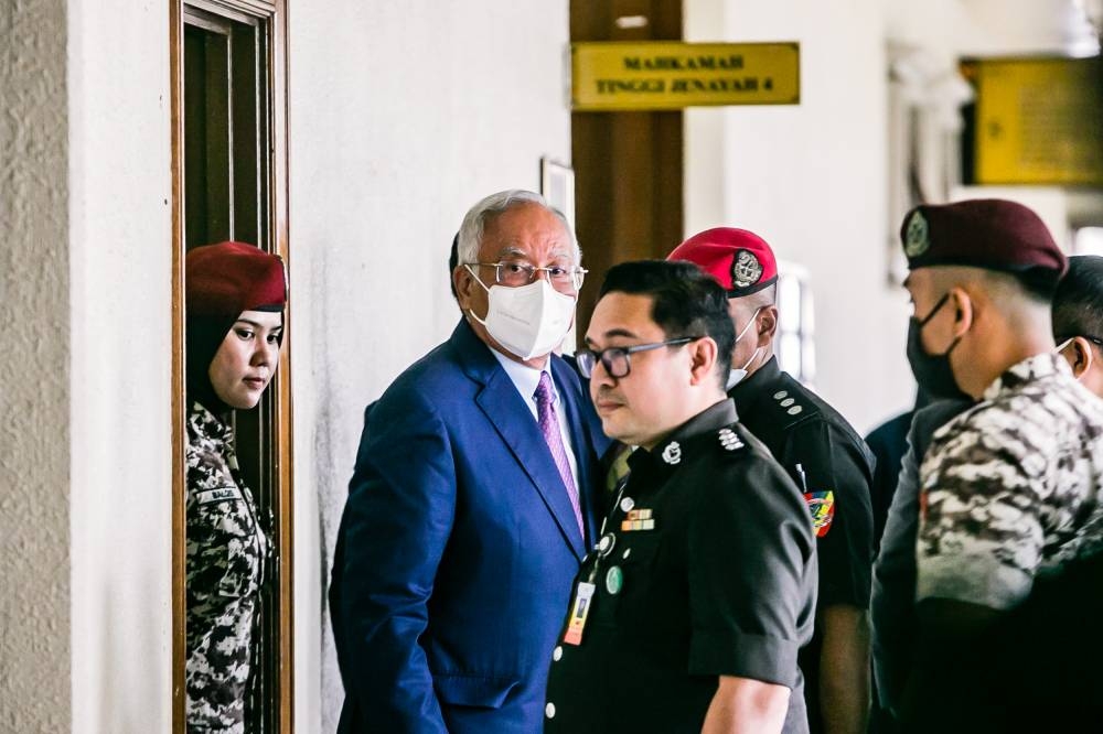 Datuk Seri Najib Razak leaves the Kuala Lumpur Court Complex December 22, 2022. — Picture by Hari Anggara