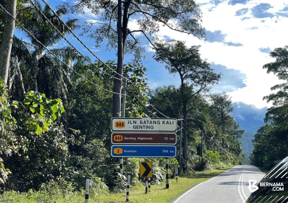 The Batang Kali-Genting Highlands road in Hulu Selangor is expected to be reopened to motorcyclists in a week’s time. — Picture courtesy of Twitter/Bernama