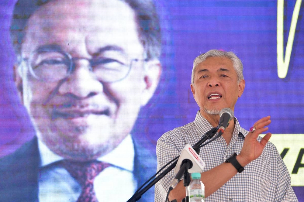 Deputy Prime Minister, Datuk Seri Zahid Hamidi speaking during a luncheon to celebrate the formation of the unity government, at Shah Alam on December 24, 2022. — Picture by Miera Zulyana