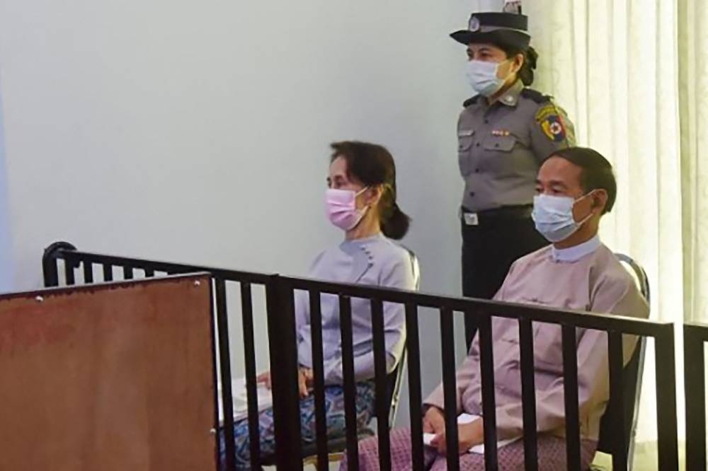  In this file handout photo taken on May 24, 2021 and released by Myanmar’s Ministry of Information on May 26 shows detained civilian leader Aung San Suu Kyi (left) and detained president Win Myint (right) during their first court appearance in Naypyidaw, since the military detained them in a coup.. — AFP pic