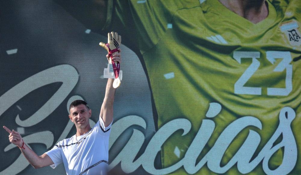 Argentina's Emiliano Martinez explains his crude celebration after winning  the Golden Glove