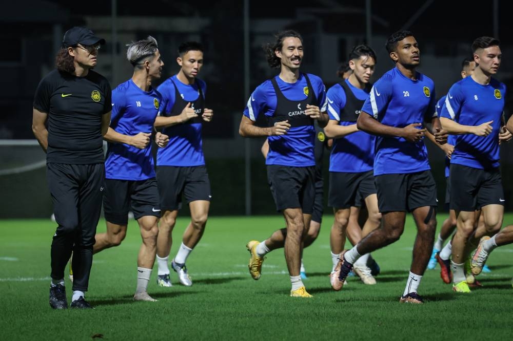 Malaysian coach Kim Pan Gon (left) watches as the national team trains at Wisma FAM in Petaling Jaya December 23, 2022. — Bernama pic