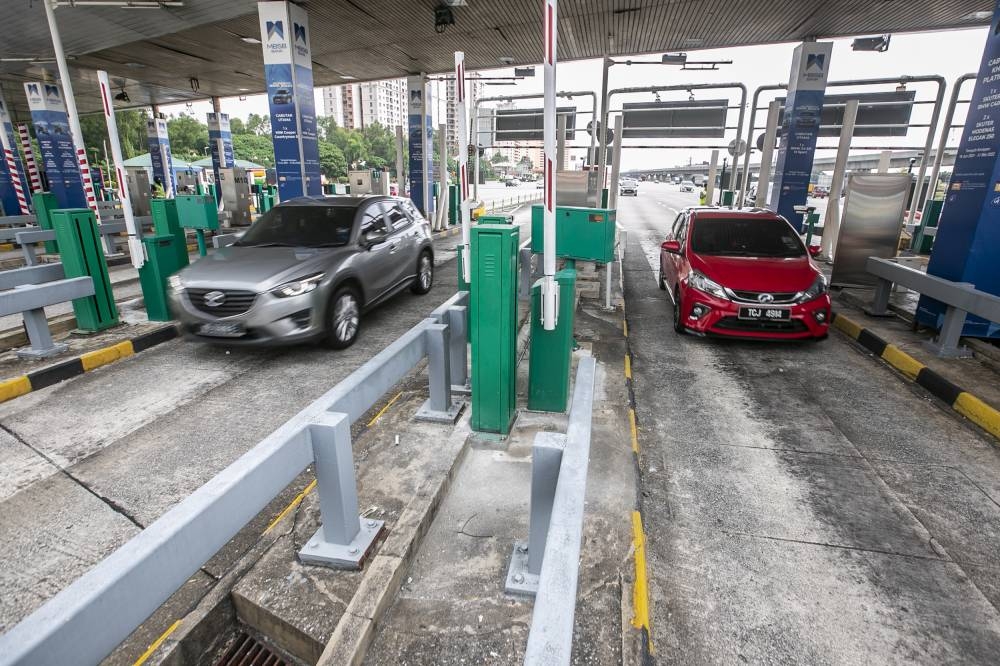 A general picture of Sungai Besi toll plaza July 19, 2022. — Picture by Hari Anggara