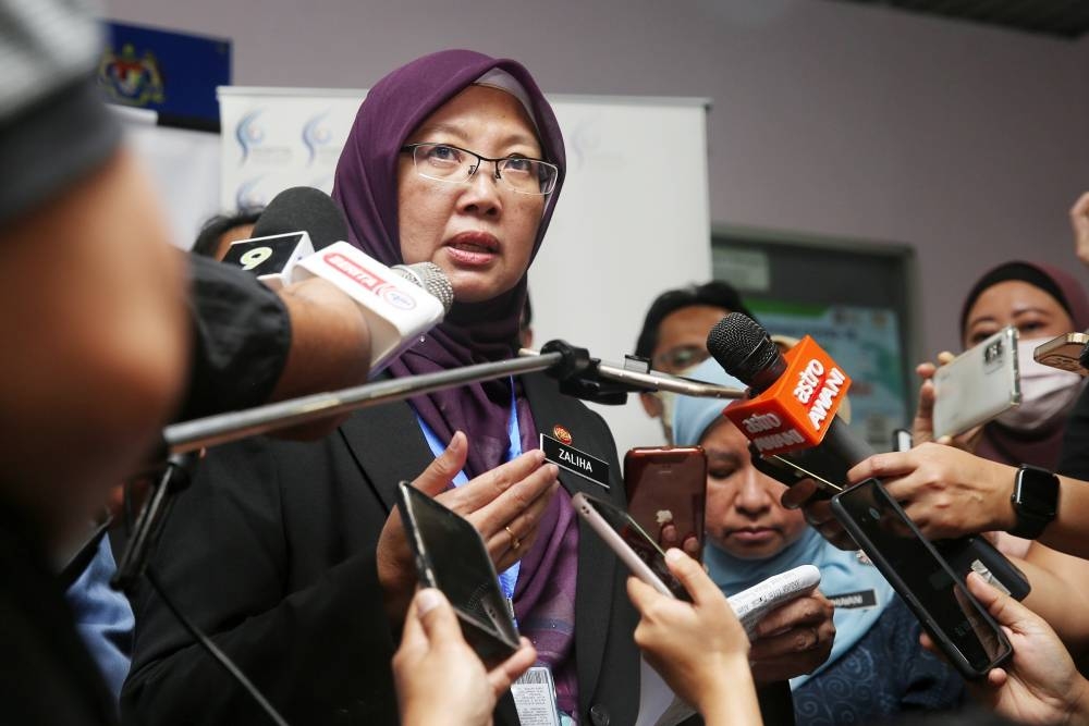 Health Minister Dr Zaliha Mustafa said currently only 49.8 per cent only Malaysians have received the first booster dose vaccine and only 1.9 per cent had taken the second booster dose vaccine. — Picture by Choo Choy May