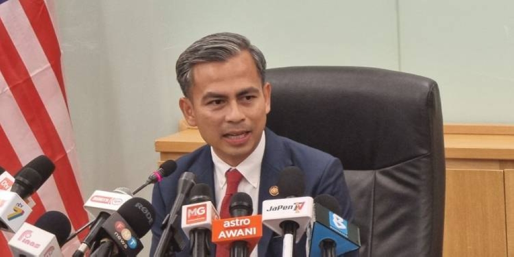 Communications and Digital Minister Fahmi Fadzil urges DNB to explain how they arrived at the figures. ― SoyaCincau pic