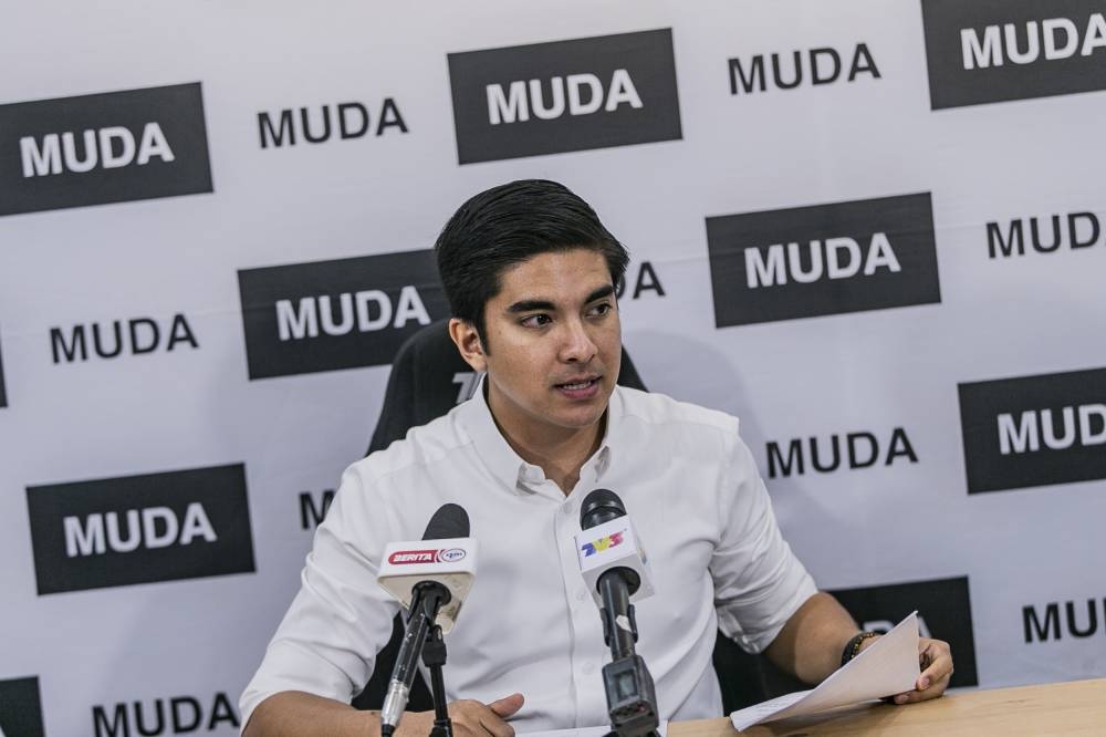 Syed Saddiq Syed Abdul Rahman speaks during a press conference in Sungai Balang November 10, 2022. — Picture by Hari Anggara