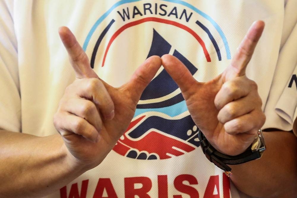 At least 11 of the 17 Umno state assemblymen (Adun) rejected cooperation with Parti Warisan Sabah (Warisan) in an attempt to form a new Sabah state government. — Picture by Hari Anggara