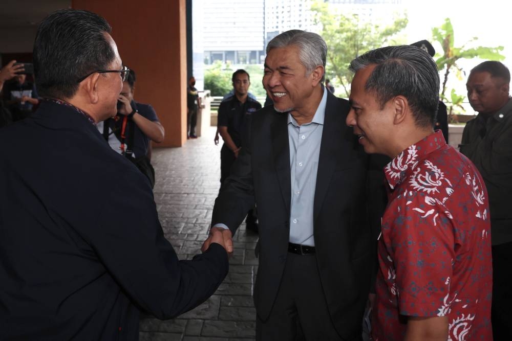 Deputy Prime Minister cum Rural and Regional Development Minister Datuk Seri Dr Ahmad Zahid Hamidi (second, right) is warmly welcomed upon arrival at the Wisma Berita Angkasapuri for a visit, January 8, 2023. — Bernama pic 