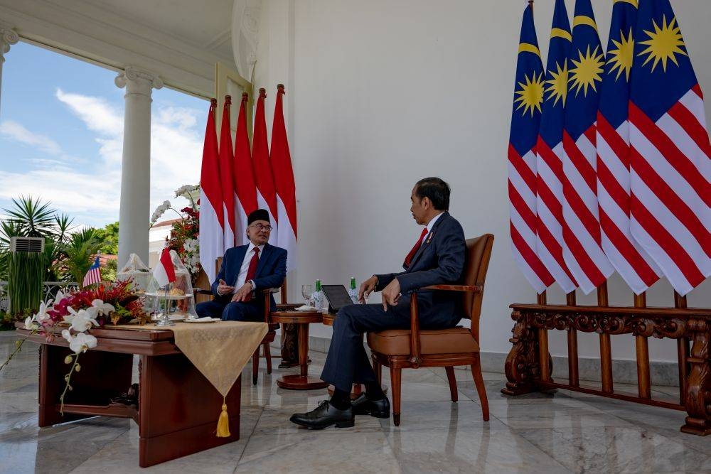 Prime Minister Datuk Seri Anwar Ibrahim (left) speaks with Indonesian President Joko Widodo at the Bogor Presidential Palace January 9, 2023. — Picture courtesy of the Prime Minister’s Office/ Afiq Hambali