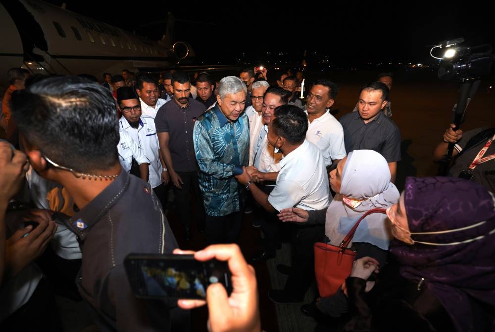 Datuk Seri Ahmad Zahid Hamidi arrives at the Kota Kinabalu International Airports January 9, 2023. — Bernama pic