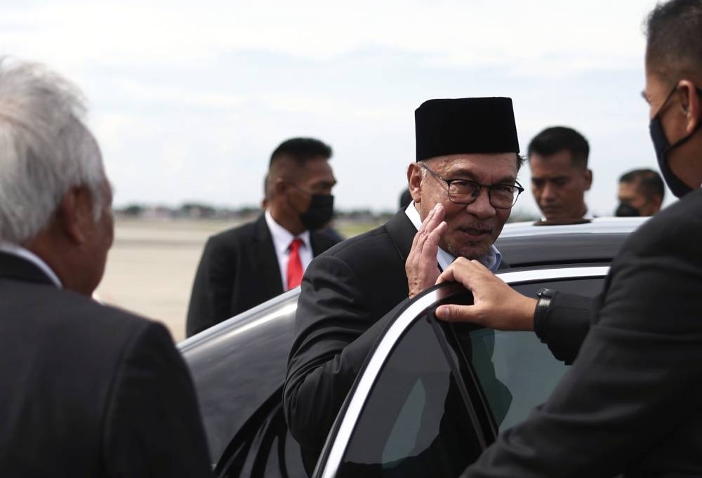 Anwar is expected to meet with Hajiji at the latter’s official residence before meeting with Sabah Umno chief Datuk Bung Moktar Radin and other Umno leaders later. — Bernama pic