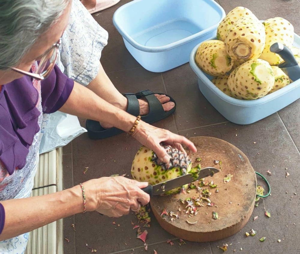 Wendy Yeow increased the price of her pineapple tarts by RM5 per bottle while maintaining the prices for other types of cookies. — Picture courtesy of Wendy Yeow