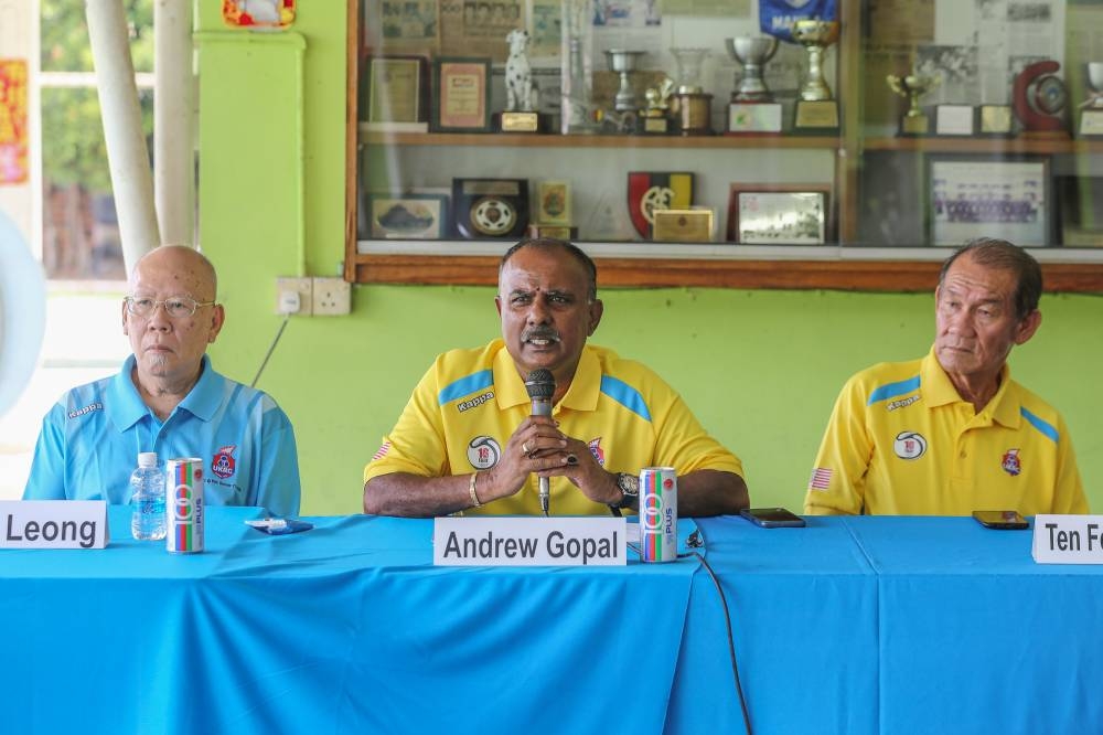 Ulu Klang Recreation Club (UKRC) former president Andrew Gopal (centre) speaks during a press conference at club's building in Kuala Lumpur January 12, 2023. — Picture by Yusof Mat Isa