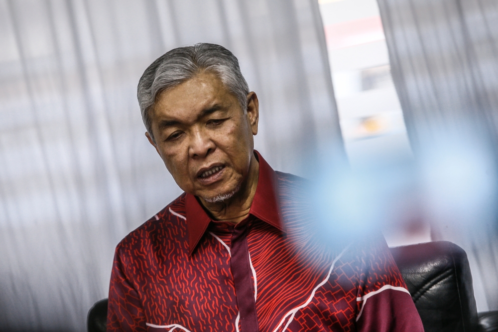 Umno president Datuk Seri Ahmad Zahid Hamidi said he has not had formal discussions with Pakatan Harapan (PH) about the coalition possibly accepting politicians sacked from his party. — Picture by Hari Anggara