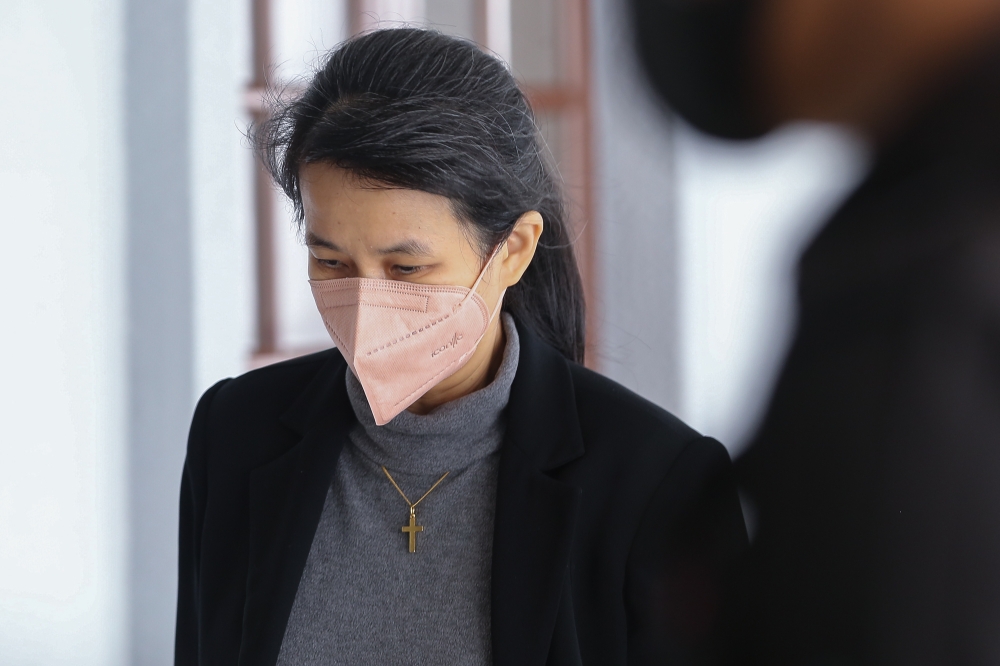 Former AmBank manager Joanna Yu arrives at the Kuala Lumpur High Court Complex February 9, 2023. — Picture by Yusof Mat Isa