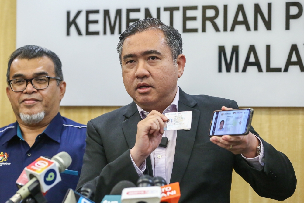 Transport Minister Anthony Loke (centre) speaks during a press conference at its ministry in Putrajaya February 10, 2023. — Picture by Yusof Mat Isa