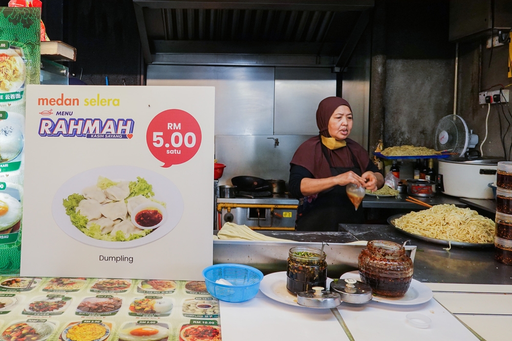 The basic meals offered under Menu Rahmah at Mydin USJ. — Picture by Miera Zulyana