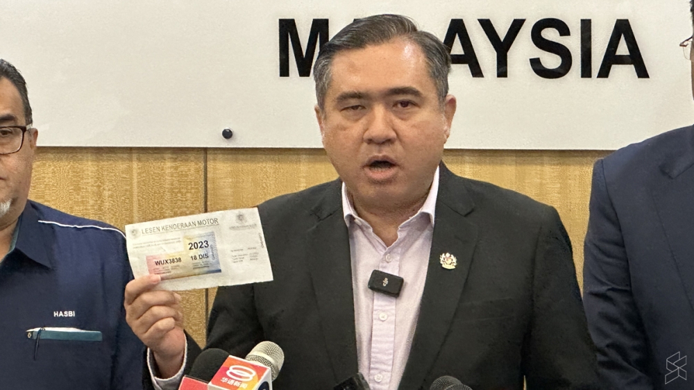 The government cannot abolish the road tax yet as it is a major source of revenue to the country, Transport Minister Anthony Loke said today. — SoyaCincau pic