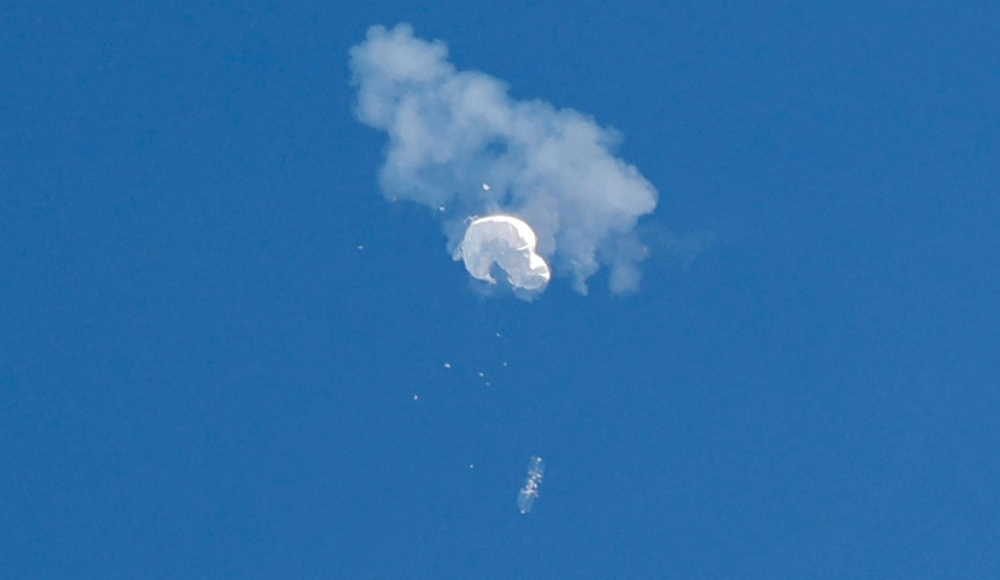 he suspected Chinese spy balloon drifts to the ocean after being shot down off the coast in Surfside Beach, South Carolina February 4, 2023.  — Reuters pic