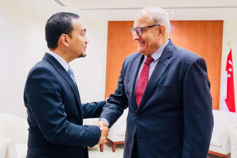 Johor Menteri Besar Datuk Onn Hafiz Ghazi (left) greets Singapore’s Transport Minister S. Iswaran in Singapore February 14, 2023. — Picture courtesy of Johor Menteri Besar’s Office