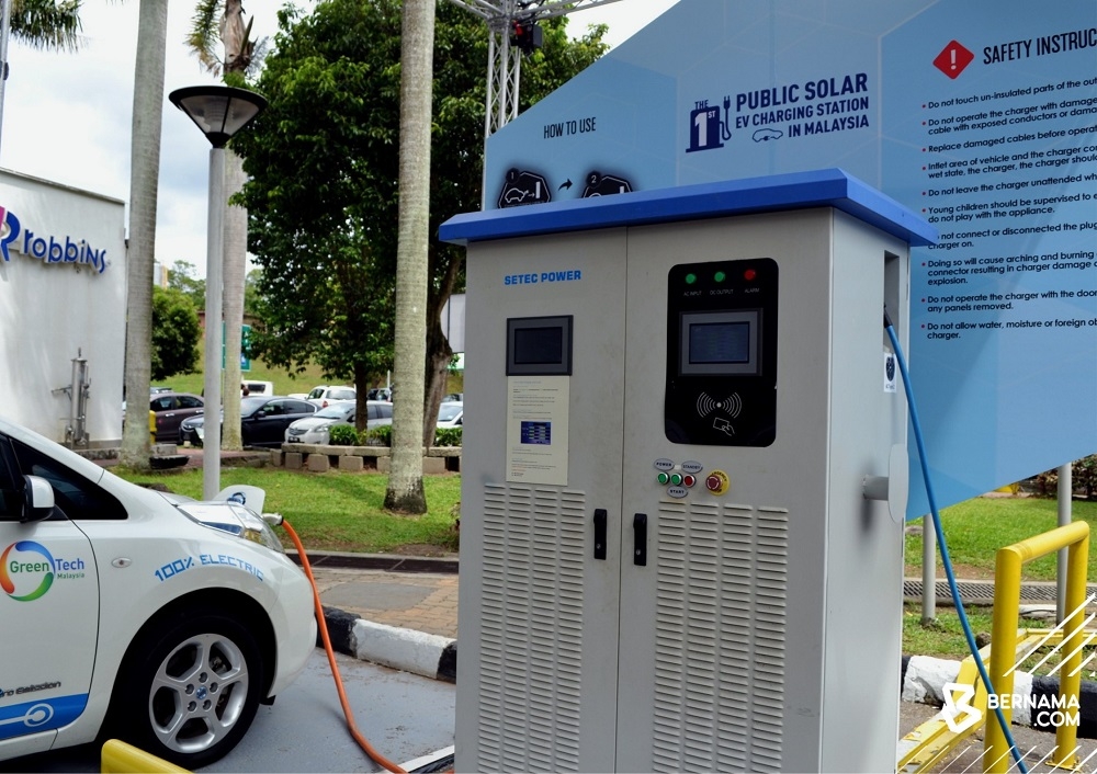 Natural Resources, Environment and Climate Change Minister Nik Nazmi Nik Ahmad said Malaysia aims to instal 10,000 electric vehicle (EV) charging points by 2025 through the Low Carbon Mobility Blueprint. — Picture via Twitter/Bernama