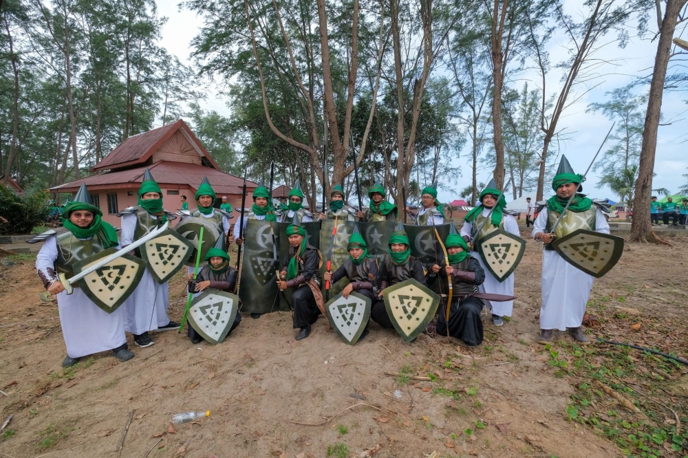 PAS deputy president Datuk Seri Tuan Ibrahim Tuan Man said the PAS members in costume with weapons were 'no different' from Chinese opera actors. — Picture via social media