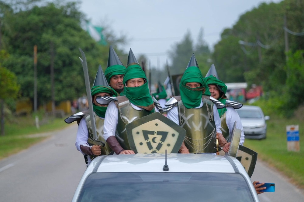 Terengganu police chief  Datuk Rohaimi Md Isa said a video of the procession which had gone viral on social media showed a group of youth carrying replica weapons and had caused uneasiness among the people. — Picture via social media