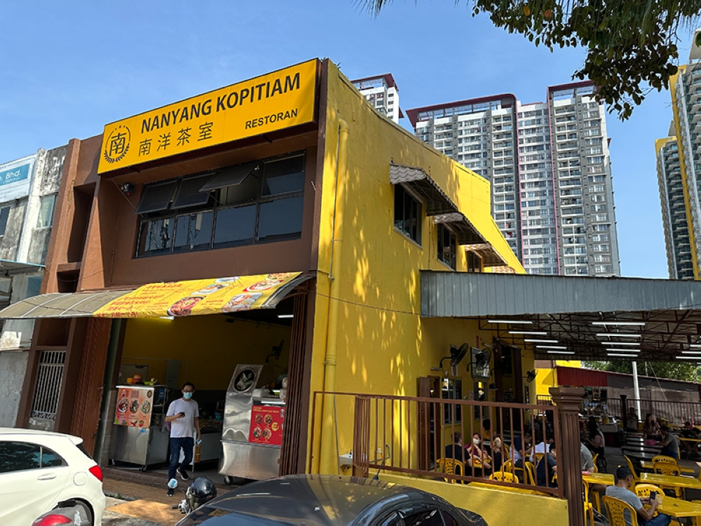 There are a few Nanyang Kopitiam around the area and this particular one inside Bukit OUG Industrial Park just opened a few months ago.