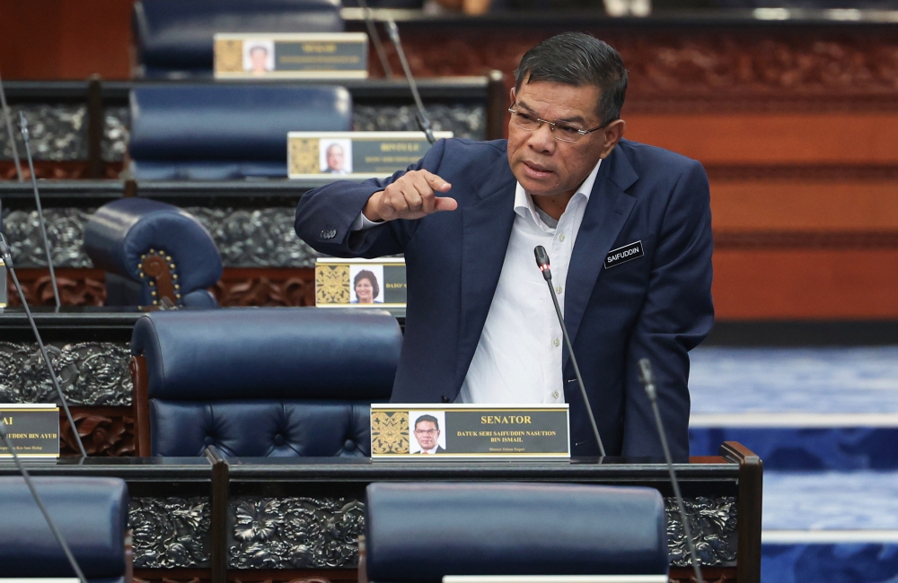 Home Minister Datuk Seri Saifuddin Nasution Ismail said there are 20 passport offices facing high congestion namely nine in the Federal Territory and Selangor, Johor (five), Perak (three) and one each in Melaka, Penang and Kedah. — Bernama pic