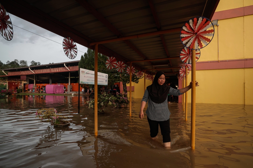 A flood victim is seen at the temporary relief centre at Sekolah Jenis Kebangsaan Cina (SJKC) Chong Hwa Sri Medan March 5, 2023. — Bernama pic