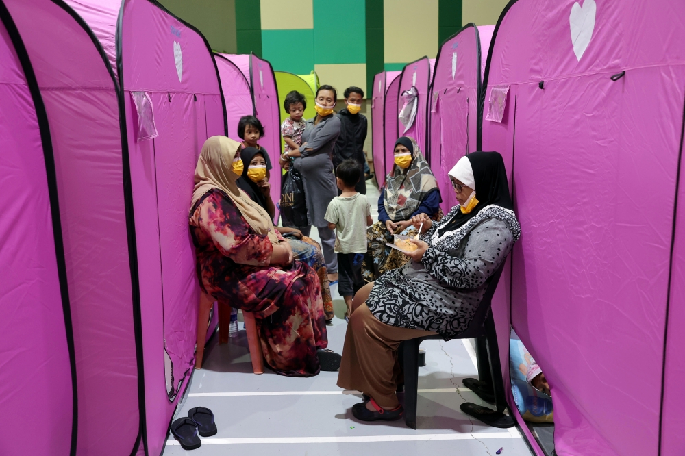 Flood evacuees rest at the temporary relief shelter set up at the MBPG Kampung Cahaya Baru community hall in Masai, Johor Baru March 1, 2023. — Bernama pic