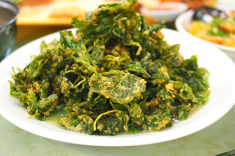 Under all that crunchy fried spinach is more spinach with an eggy sauce