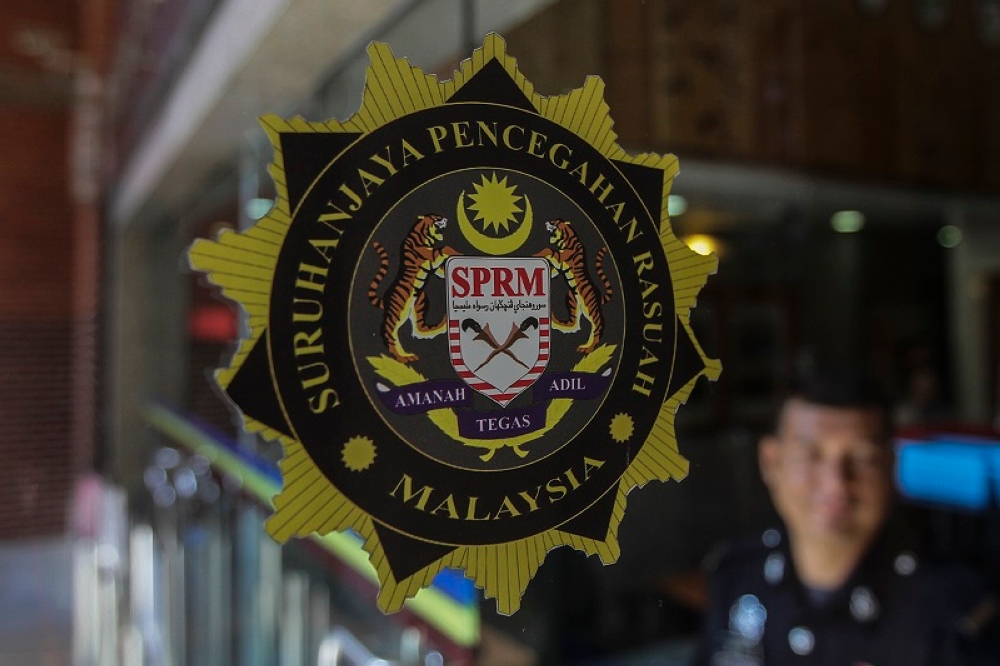 Section 23 of the Malaysian Anti-Corruption Commission (MACC) Act (Act 694) provides for the offence of using office or position for gratification. — Picture by Yusof Mat Isa 