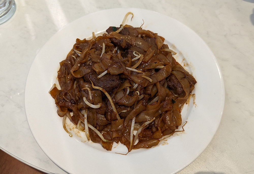 A simple classic executed to perfection, the fried 'hor fun' with beef slices make for a great lunchtime option.