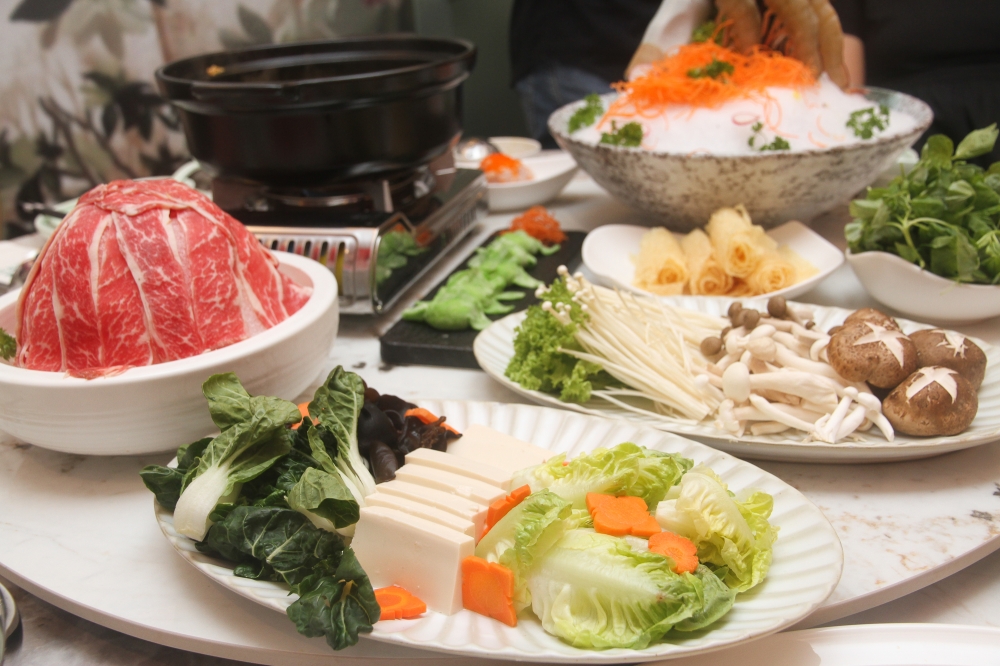 There's also assorted mushrooms, vegetables, beancurd, 'fuchuk' and various meat choices that can be cooked with the hotpot