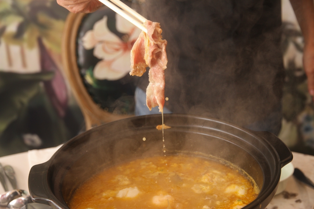 Swish the meat slices such as US beef or Iberico pork like shabu shabu in the hotpot