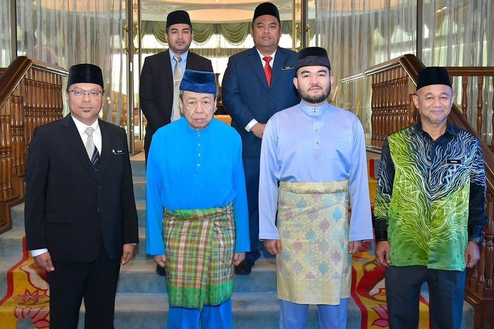 Sultan of Selangor Sultan Sharafuddin Idris Shah (front, 2nd left) has ordered the state government to continue preserving the state’s 108,000 hectares forest reserve. — Picture via Facebook/Selangor Royal Office