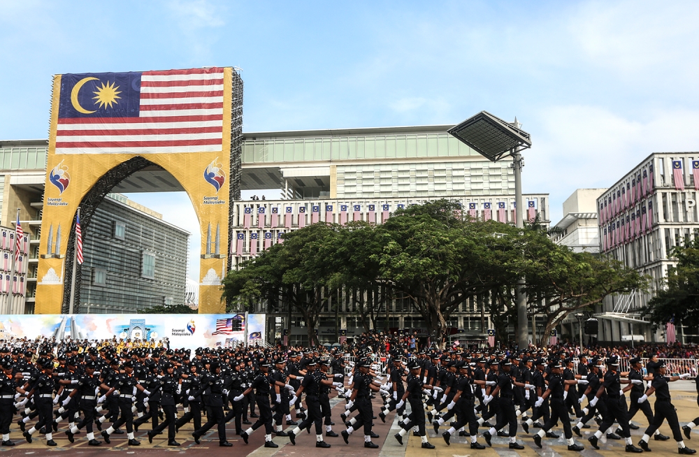 Ethnic Chinese account for less than 4 per cent of Malaysia’s police force despite being over 20 per cent of the population. The stats for Indians are not much better. — Picture by Azneal Ishak