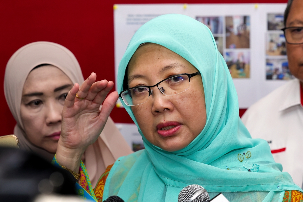 Health Minister Dr Zaliha Mustafa said speaks to the media during a visit to Kampung Tengah rural clinic in Segamat March 26, 2023. — Bernama pic