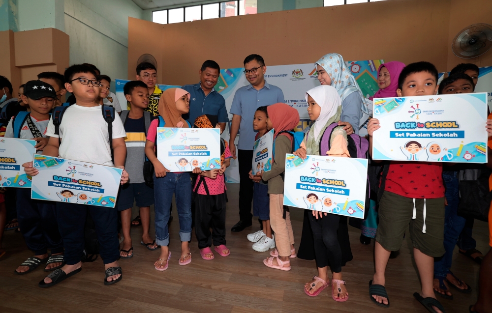 Deputy Local Government Development Minister Akmal Nasrullah Mohd Nasir after officiating the SWM Kasih Back to School programme in Johor Baru March 26, 2023. — Bernama pic