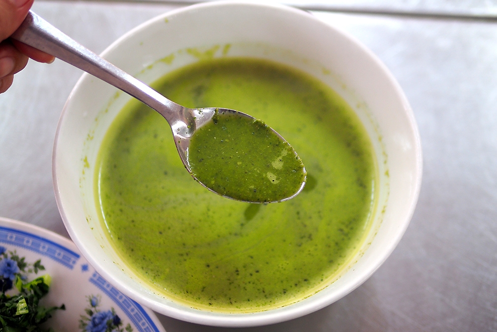 The green tea broth that is served with 'lui cha' is fragrant but a little watered down.