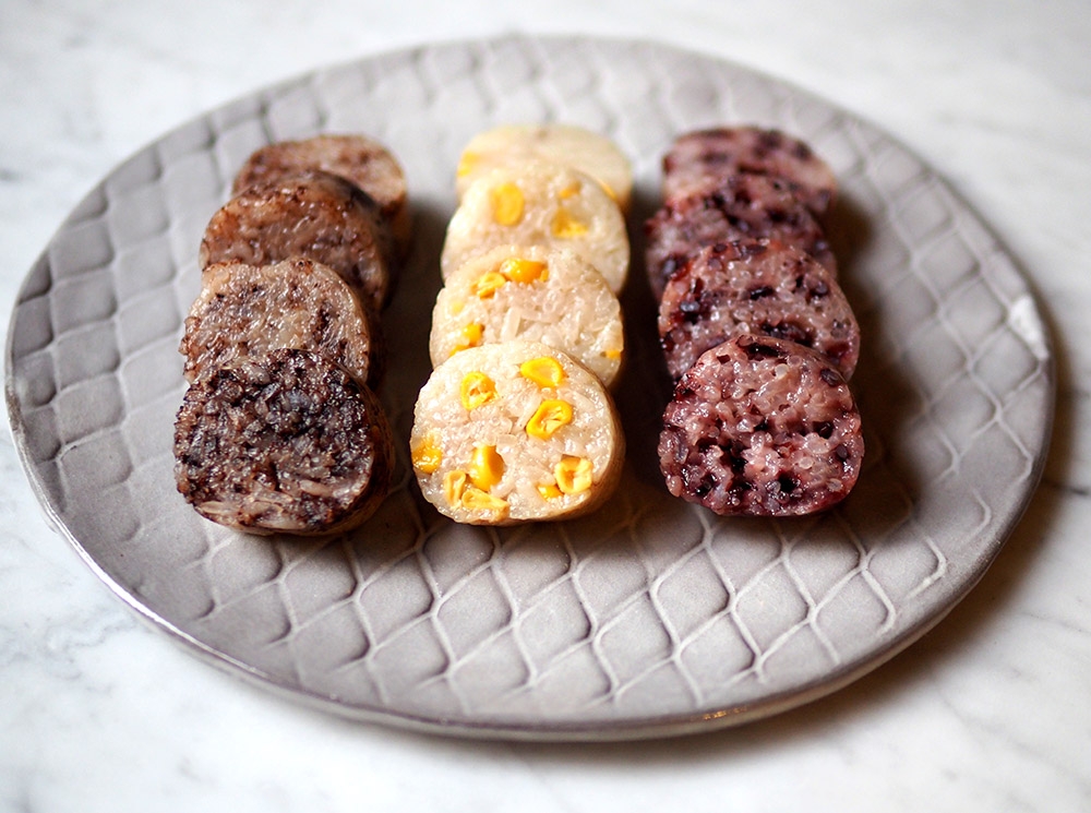 The delicious 'lemang' with unusual flavours (from left to right) like chocolate, 'jagung' and 'pulut hitam'.