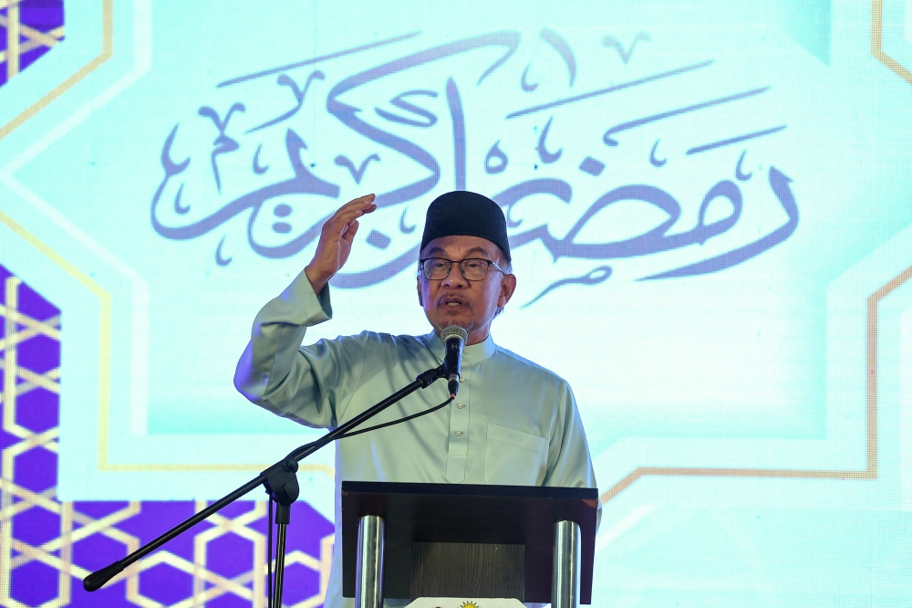 Prime Minister Datuk Seri Anwar Ibrahim delivering a speech at the Iftar ceremony of the Ministry of Home Affairs (KDN) Madani at the Police Basic Training School in Sungai Petani, April 14, 2023. — Bernama pic