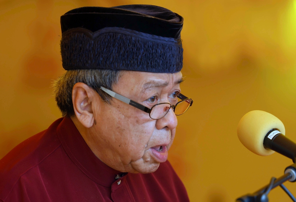 Sultan of Selangor Sultan Sharafuddin Idris Shah speaks while officiating the Al-Ma’arufiah Mosque, Kampung Parit Baru, Sungai Air Tawar in Sabak Bernam April 14, 2023. — Bernama pic