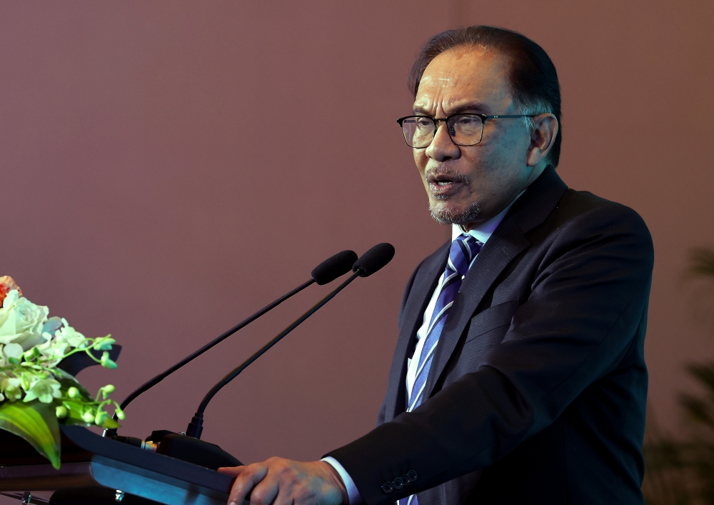 Prime Minister Datuk Seri Anwar Ibrahim said DigitalBridge is a digital infrastructure company that invests in data centres, telecommunication towers and fibre-optic networks. ― Bernama pic