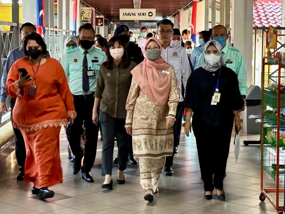 Health Minister Dr Zaliha Mustafa (centre) during her visit to Temenggong Seri Maharaja Tun Ibrahim Hospital in Kulai April 20, 2023. — Picture by Ben Tan