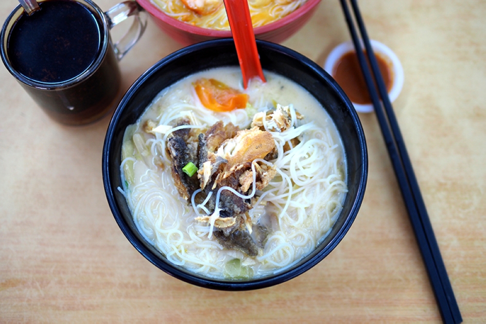 The fried fish head may not look as pretty but it makes for an addictive bowl, thanks to the sweet rice wine used.