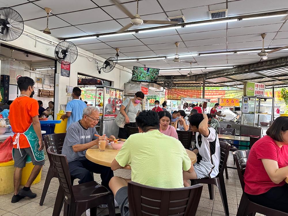 The coffeeshop can get quite hot so be prepared to sweat it out.