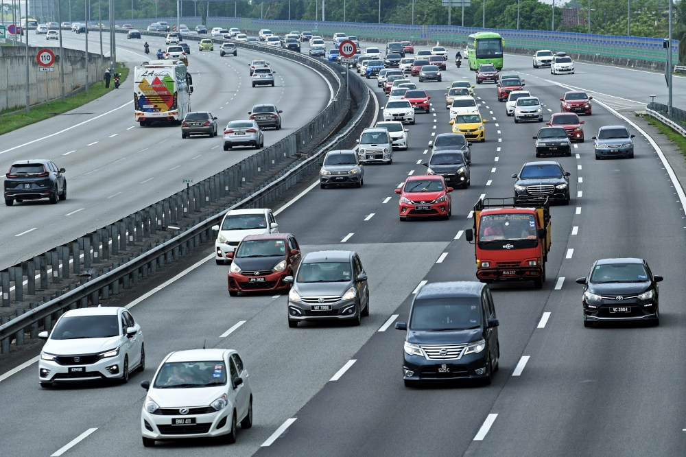 LLM said that as of 9am, there was no increase in the number of vehicles and no accidents that have caused road closures were reported. — Bernama pic