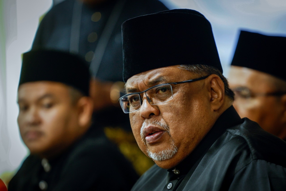 Melaka chief minister Datuk Seri Ab Rauf Yusoh has stated that he considered the recent controversy sparked by an alleged scandal between a state executive councillor and a woman as a smear that could happen to anyone. — Bernama pic